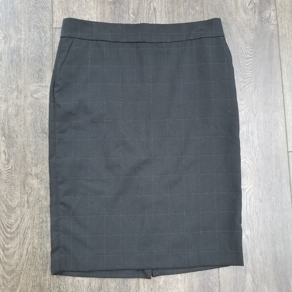 Old Navy Checkered Skirt - size 6